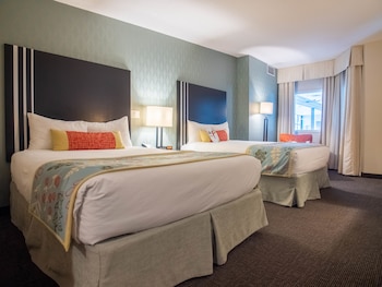 Comfort Room, Poolside (Coast Two Queens, Pool Side)