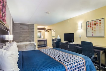 Suite, 1 King Bed, Smoking