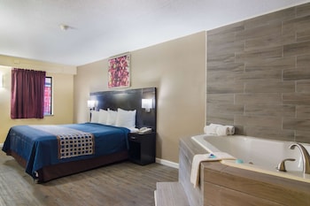Suite, 1 King Bed, Smoking