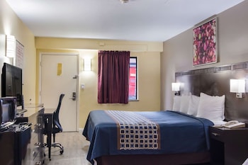 Suite, 1 King Bed, Smoking