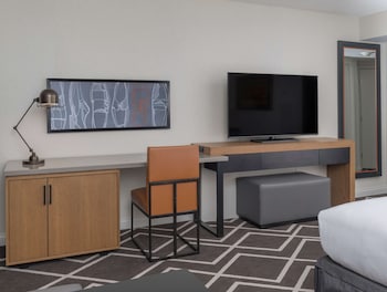 Room, 2 Queen Beds, Accessible (Roll-in Shower)