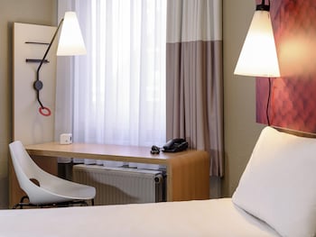 Standard Room, 1 Queen Bed