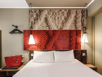 Standard Room, 1 Queen Bed