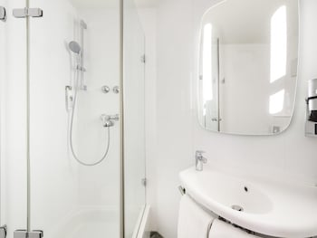 Standard Room, 1 Queen Bed