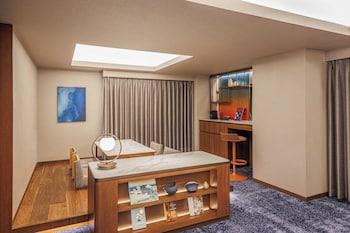 Junior Suite, 2 Twin Beds, Accessible, Club Lounge Access