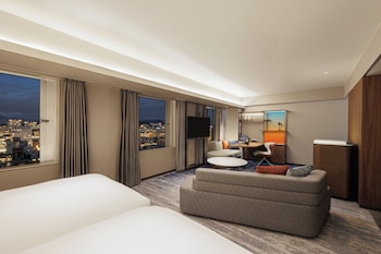 Junior Suite, 2 Twin Beds, Accessible, Club Lounge Access (Worklife)