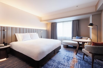 Standard Room, 1 King Bed, Accessible, Club Lounge Access