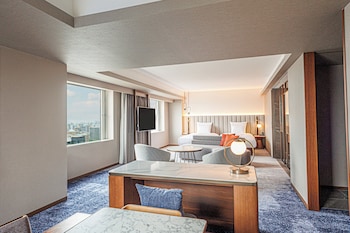 Junior Suite, 2 Twin Beds, Accessible, Club Lounge Access