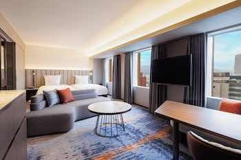 Junior Suite, 2 Twin Beds, Accessible, Club Lounge Access (Worklife)
