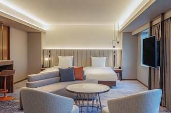 Junior Suite, 2 Twin Beds, Accessible, Club Lounge Access