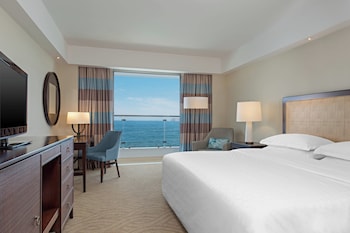 Deluxe Room, 1 King Bed, Balcony (Oceanfront)