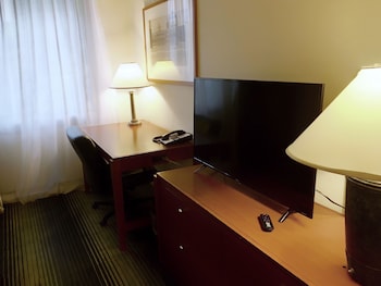 Standard Room, 1 Queen Bed
