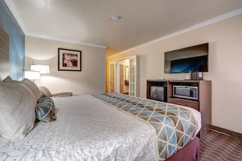 Standard Room, 1 King Bed, Non Smoking, Refrigerator & Microwave