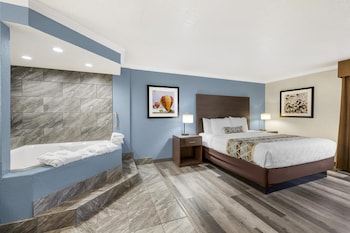 Suite, 1 King Bed with Sofa bed, Non Smoking, Jetted Tub (with Sofabed)