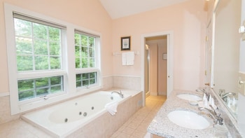 Three Bedroom Resort Home 583B