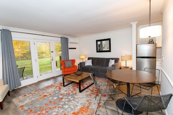 One Bedroom Resort Home 463