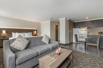 Suite, 1 King Bed, Non Smoking, Kitchenette