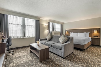 Suite, 1 King Bed, Non Smoking, Kitchenette