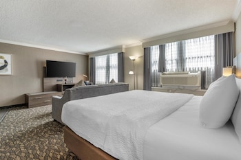 Suite, 1 King Bed, Non Smoking, Kitchenette