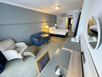 Premium Room, 1 Queen Bed with Sofa bed