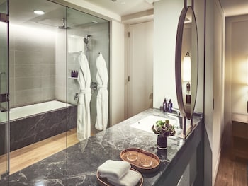 Club Room, 2 Twin Beds, Ocean View (High Floor)