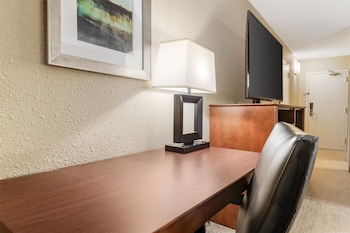 Standard Room, 2 Queen Beds, Patio, Pool View