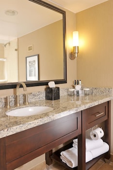 Suite, 1 King Bed, Accessible, Bathtub (Mobility & Hearing)