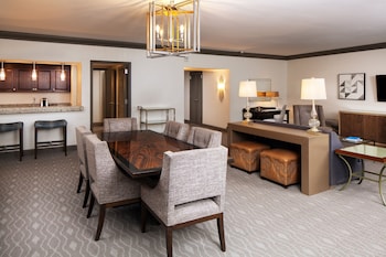 Suite, 1 Bedroom, Kitchenette, Pool View (Pool View)