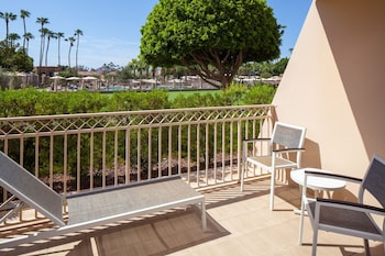 Suite, 1 Bedroom, Kitchenette, Pool View (Pool View)