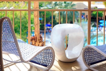 Suite, 1 King Bed with Sofa bed, Pool View (Balcony)