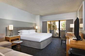 Room, 1 King Bed, Poolside (Balcony)