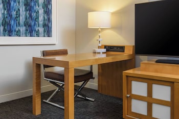 Suite, 1 King Bed with Sofa bed, Pool View (Balcony)