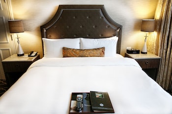 Fairmont Queen, Room, 1 Queen Bed, City View