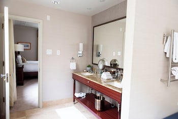 Suite, 1 Bedroom, City View (Wild Rose)