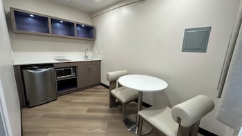 2 Queen Beds with Kitchenette