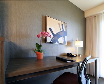 Traditional Room, 1 King Bed, Water View