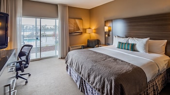 Traditional Room, 1 King Bed, Water View