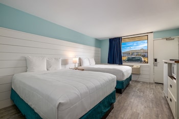 Junior Studio Suite, 2 Queen Beds, Kitchenette