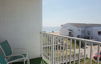 Deluxe Room, 1 King Bed, Balcony, Partial Ocean View