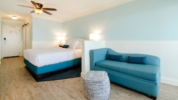Deluxe Room, 1 King Bed, Balcony, Partial Ocean View