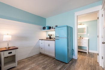 Junior Studio Suite, 1 King Bed, Kitchenette