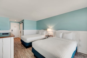 Deluxe Room, 1 King Bed, Balcony, Partial Ocean View