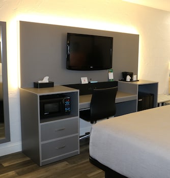 Standard Room, 2 Queen Beds, Non Smoking