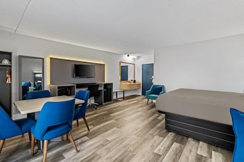 Suite, 1 King Bed with Sofa bed, Non Smoking