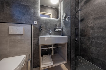 Single Room (with Shower)