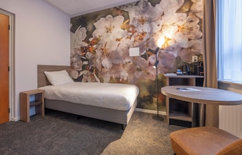Single Room (with Shower)