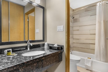 Family Suite, 2 Queen Beds, Non Smoking, Kitchenette (with Sofabed)
