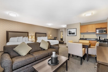 Family Suite, 2 Queen Beds, Non Smoking, Kitchenette (with Sofabed)