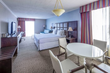 Suite, 1 King Bed, Non Smoking (Sitting Area)