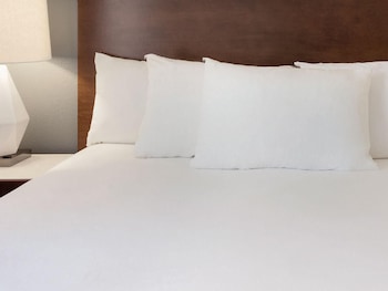 Suite, 1 King Bed, Non Smoking